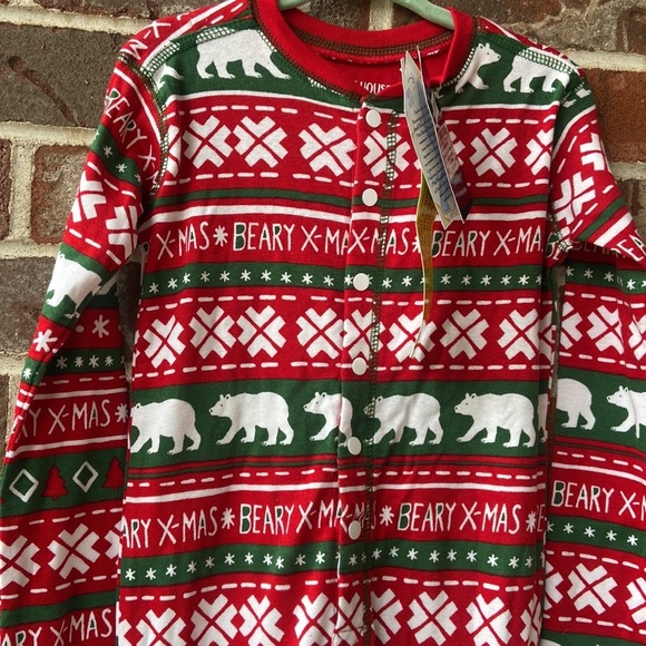 B1G2F 🚨 Hatley one piece Christmas themed pjs - Picture 4 of 6